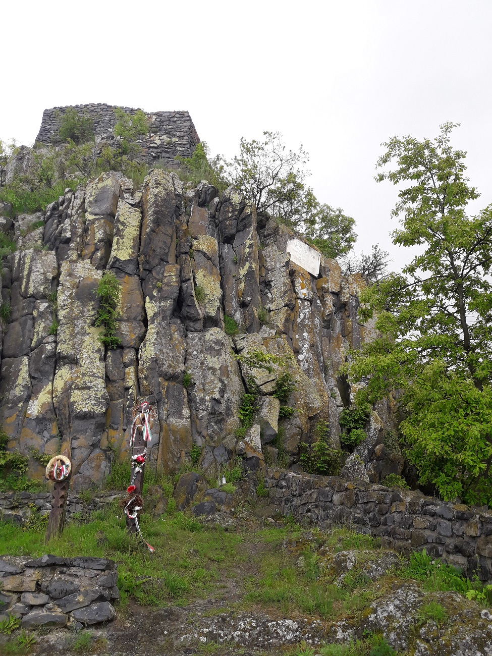 See the white plaque mentioning Sandor Petofi